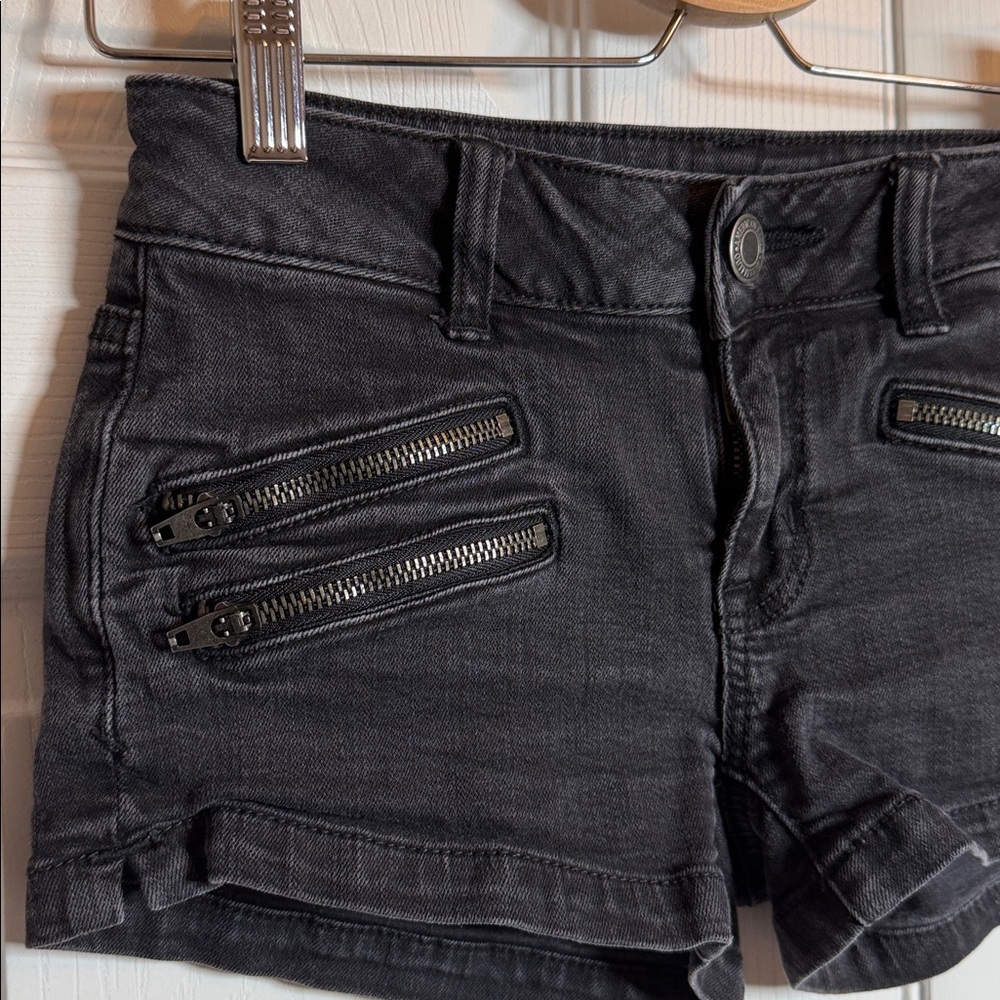 American Eagle Black Jean Shorts with Zipper Details - Picture 2 of 6